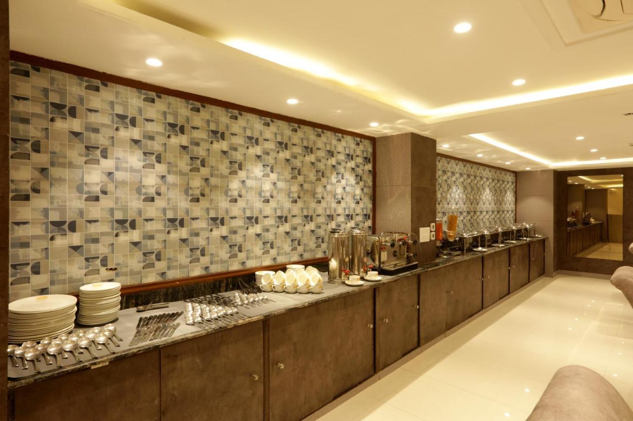 Hotel Sakura By Maps Gurgaon Eksteriør bilde